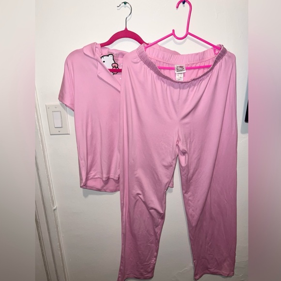 ‼️SOLD‼️NWT Women’s Hello Kitty 2- Piece Pajama set Size S - Picture 10 of 11